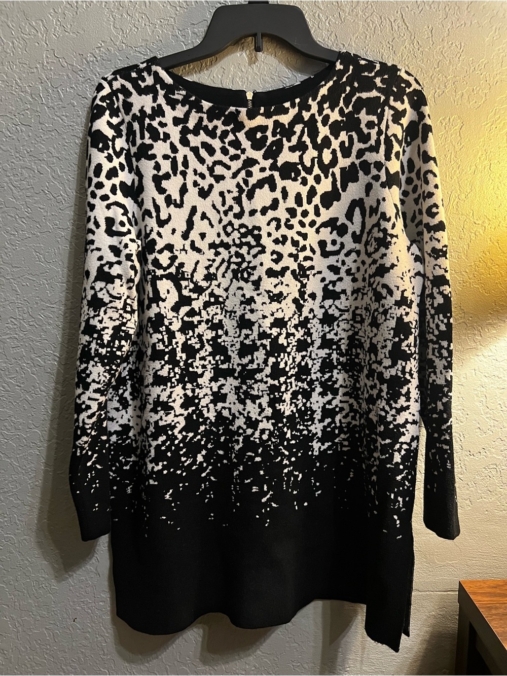 Chico’s Leopard Print drifting snow sweater tunic size 2